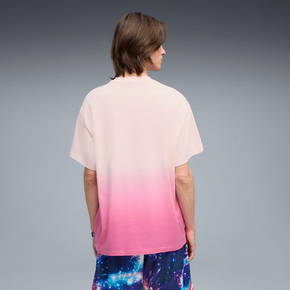 PUMA POKEMON X HOOPS SHINY MEW TEE プーマ ポケモン × フープス 色違い ミュウ ティー 635657【メンズ 半袖トップス カジュアルウェア オーバーサイズ コットン素材 26SS】