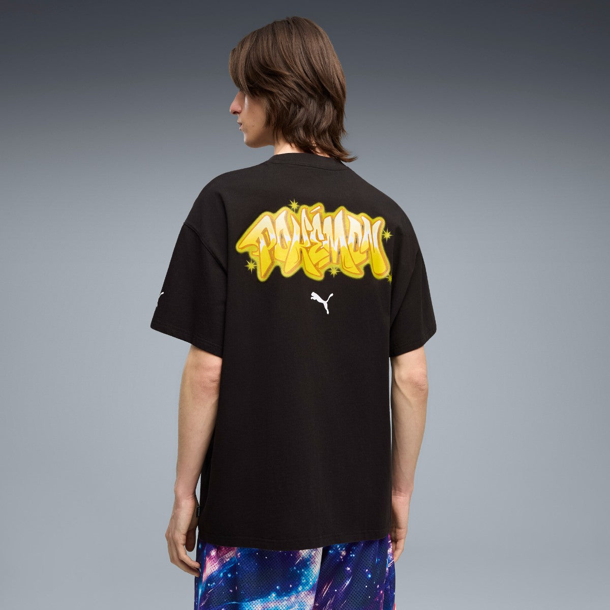 PUMA POKEMON X HOOPS PIKACHU TEE プーマ ポケモン × フープス ピカチュウ ティー 635658【メンズ 半袖トップス カジュアルウェア オーバーサイズ コットン素材 26SS】