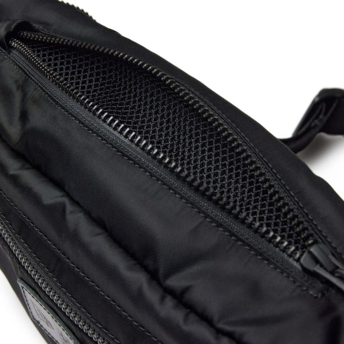 NEW ERA EXPLORER WAIST BAG N ニューエラ エクスプローラー ウエスト バッグ N 14392328【メンズ ナイロン素材 撥水 軽量 26SS】