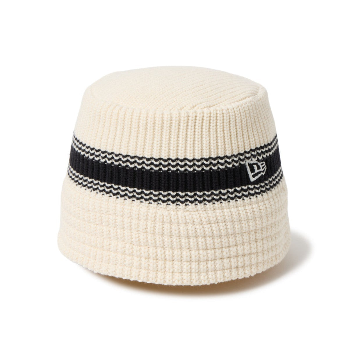 VISOR STICKER KNIT BUCKET
