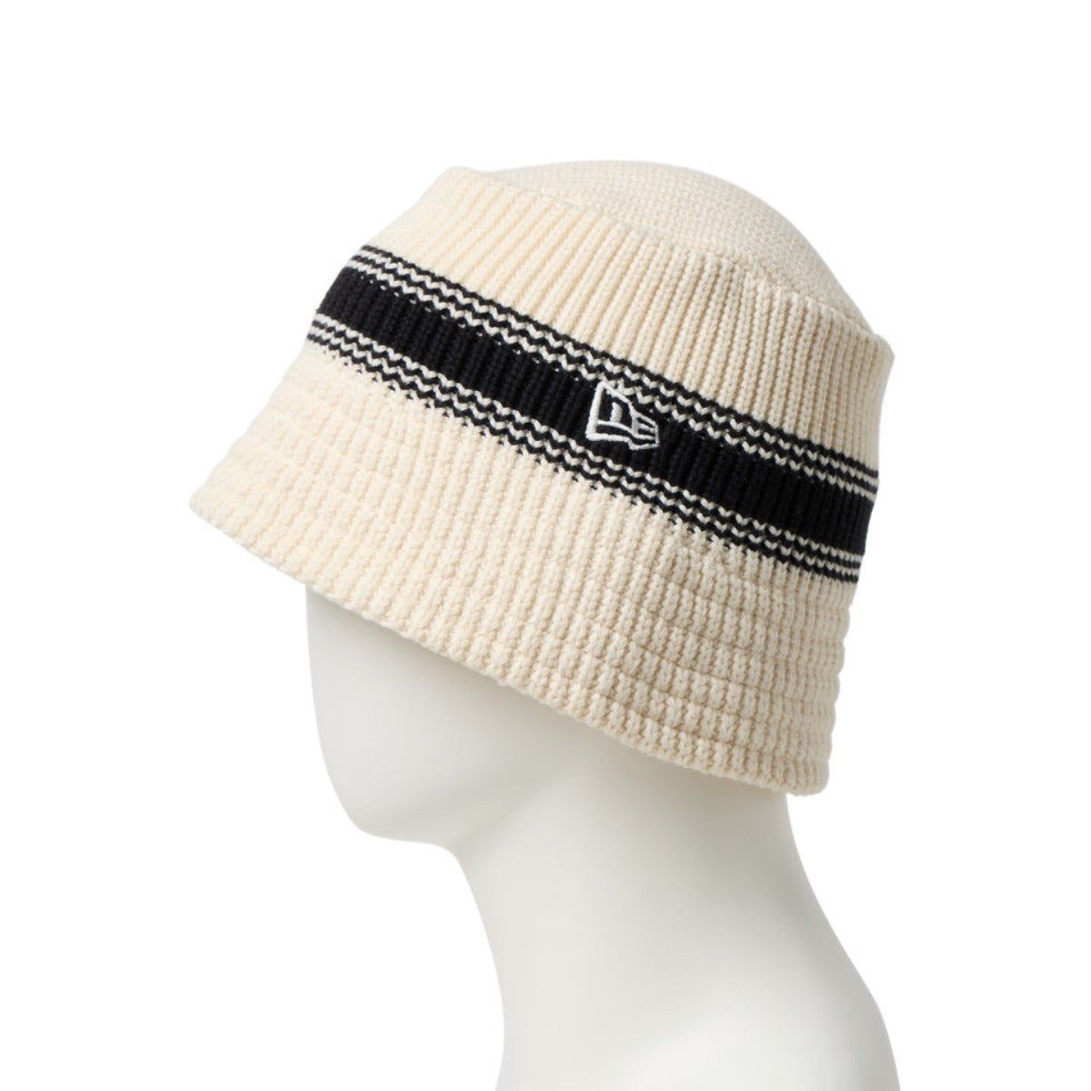 VISOR STICKER KNIT BUCKET