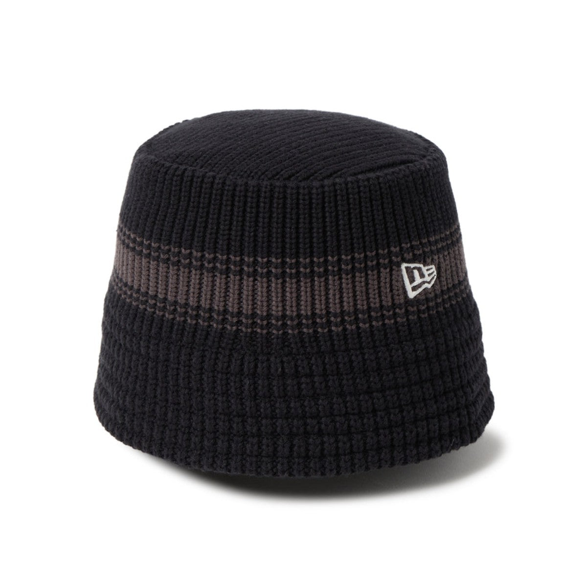 VISOR STICKER KNIT BUCKET