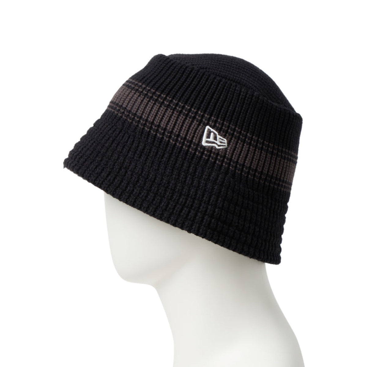 VISOR STICKER KNIT BUCKET