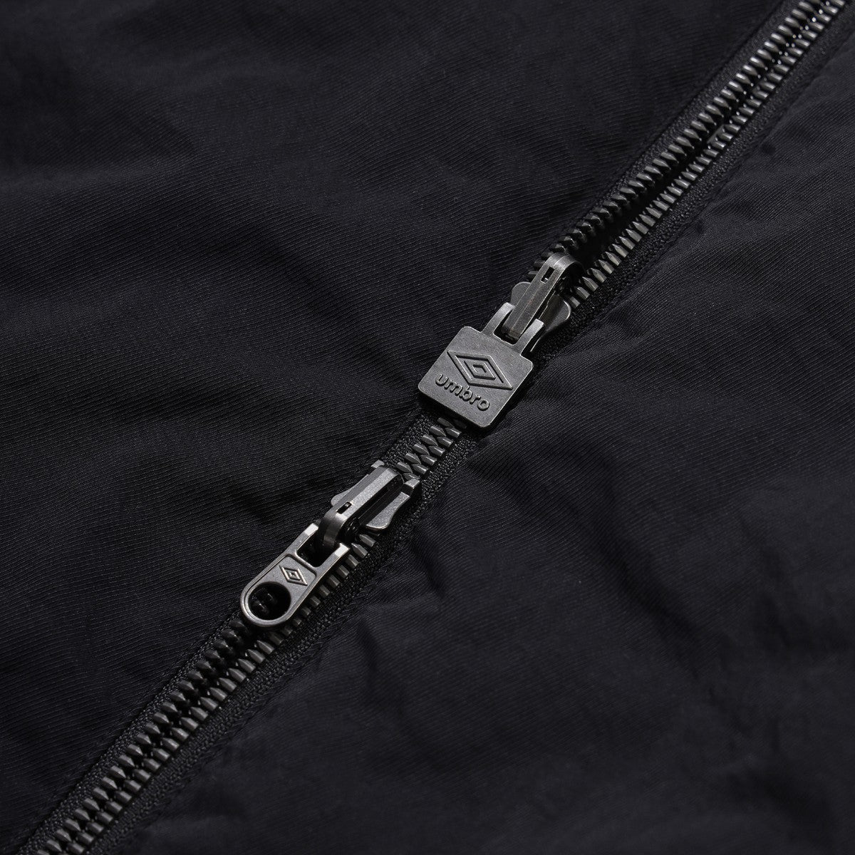 UMBRO [KOREA COLLECTION] PADDING JACKET アンブロ パディング ジャケット UU5FJK72MR【メンズ リバーシブルジャケット 軽量 防寒 25FW】