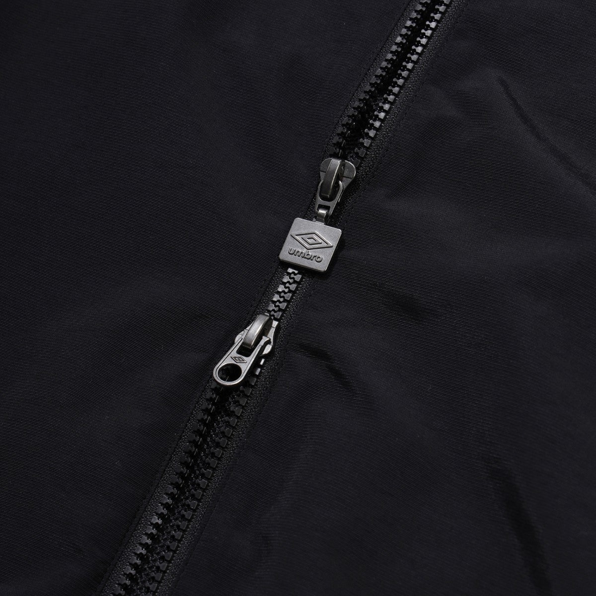 UMBRO [KOREA COLLECTION] STAND-NECK JACKET アンブロ スタンドネック ジャケット UU5FWB30MR【メンズ トラックジャケット スタンドネック セットアップ可 25FW】