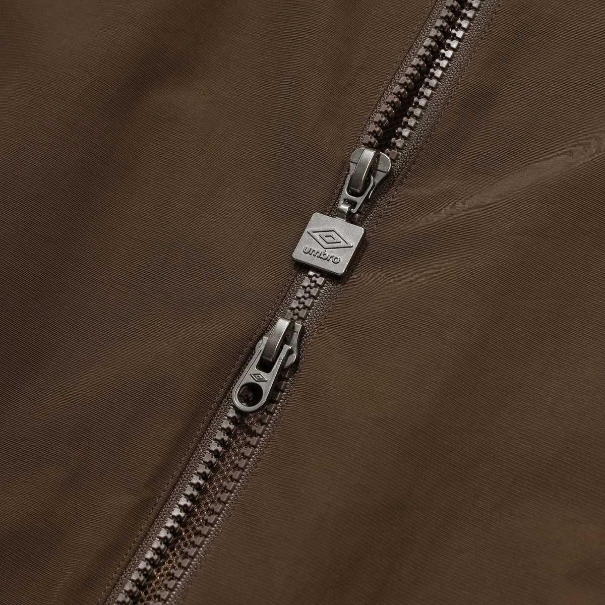 UMBRO [KOREA COLLECTION] STAND-NECK JACKET アンブロ スタンドネック ジャケット UU5FWB30MR【メンズ トラックジャケット スタンドネック セットアップ可 25FW】