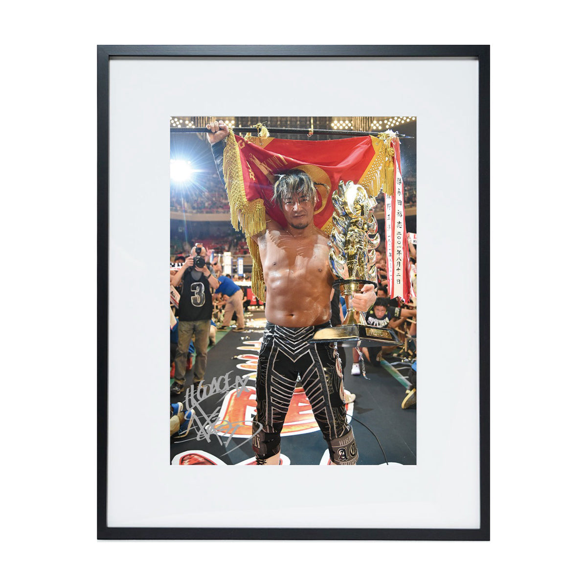 HIROSHI TANAHASHI 棚橋弘至×週プロ 直筆サイン入り額装 #2 棚橋弘至 棚橋弘至×週プロ 直筆サイン入り額装 #2 T-S-FRAMED-2【メンズ 額装写真 コラボ 受注生産 26SS】