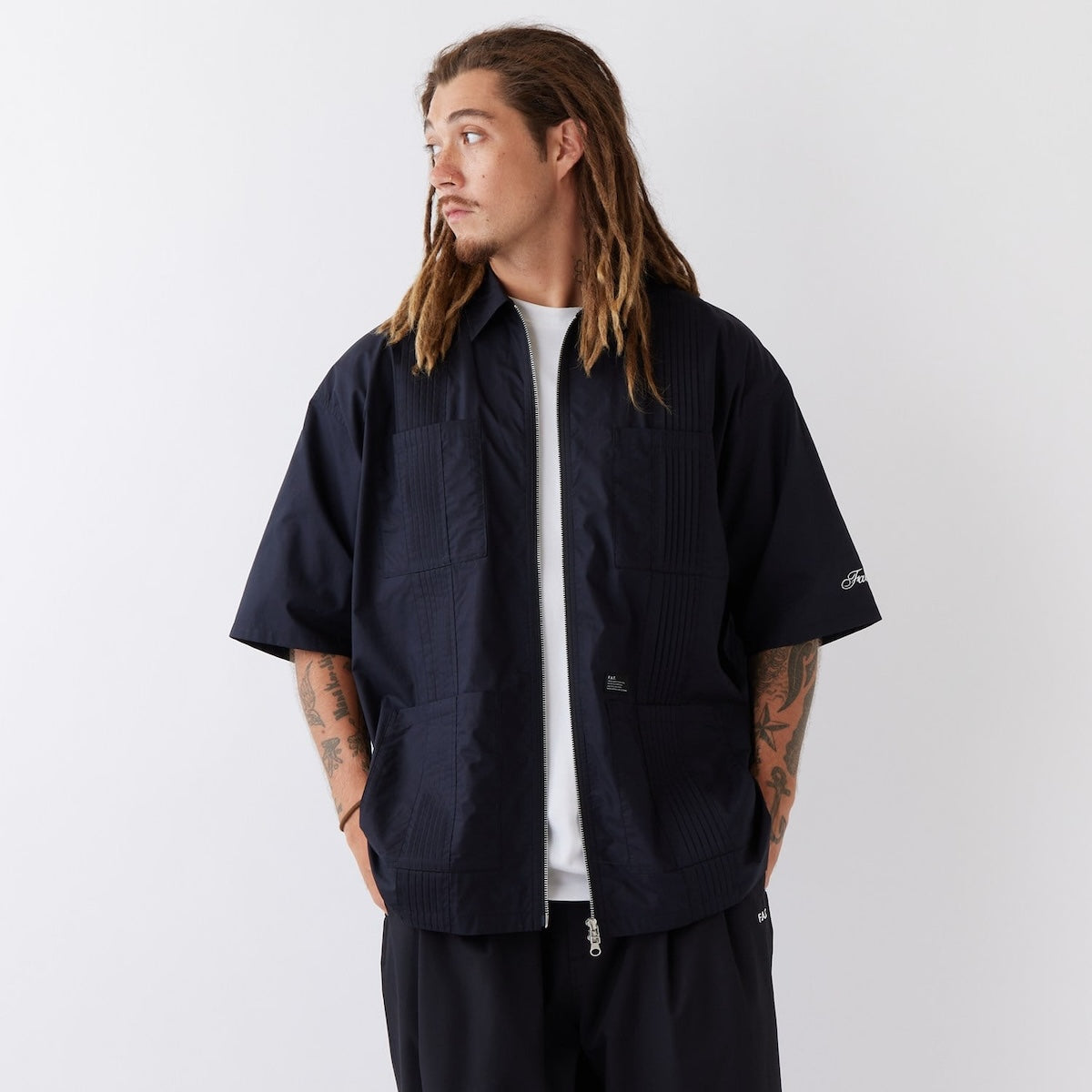 FAT CUBANZIP エフエイティー キューバンジップ F32610-SH20【メンズ タイプライター素材 ZIP ロゴ刺繍 26SS】