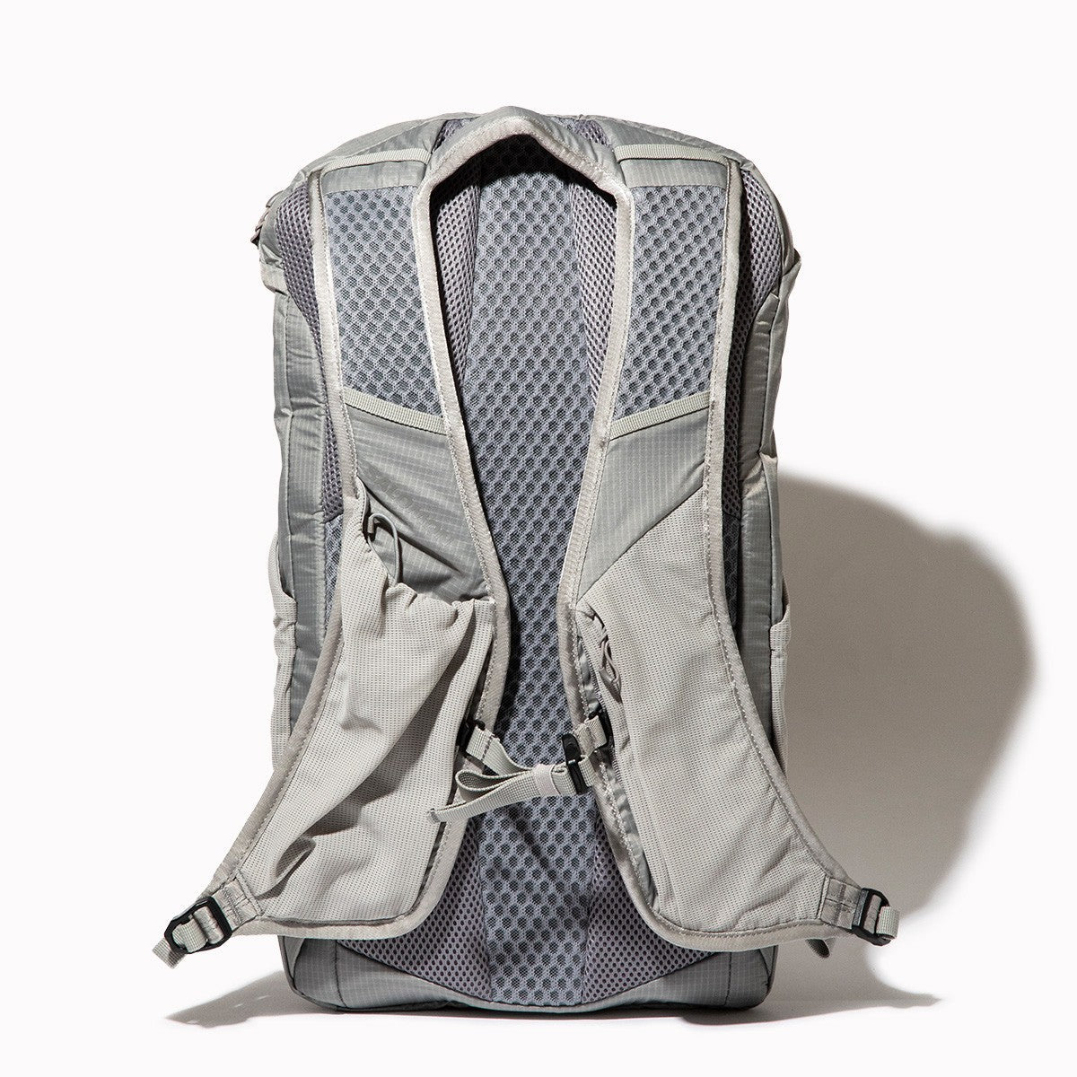 SALOMON XT 25 サロモン XT 25 LC2857【メンズ 収納 通気性 速乾性 軽量 パッド入りショルダーストラップ 26SS】