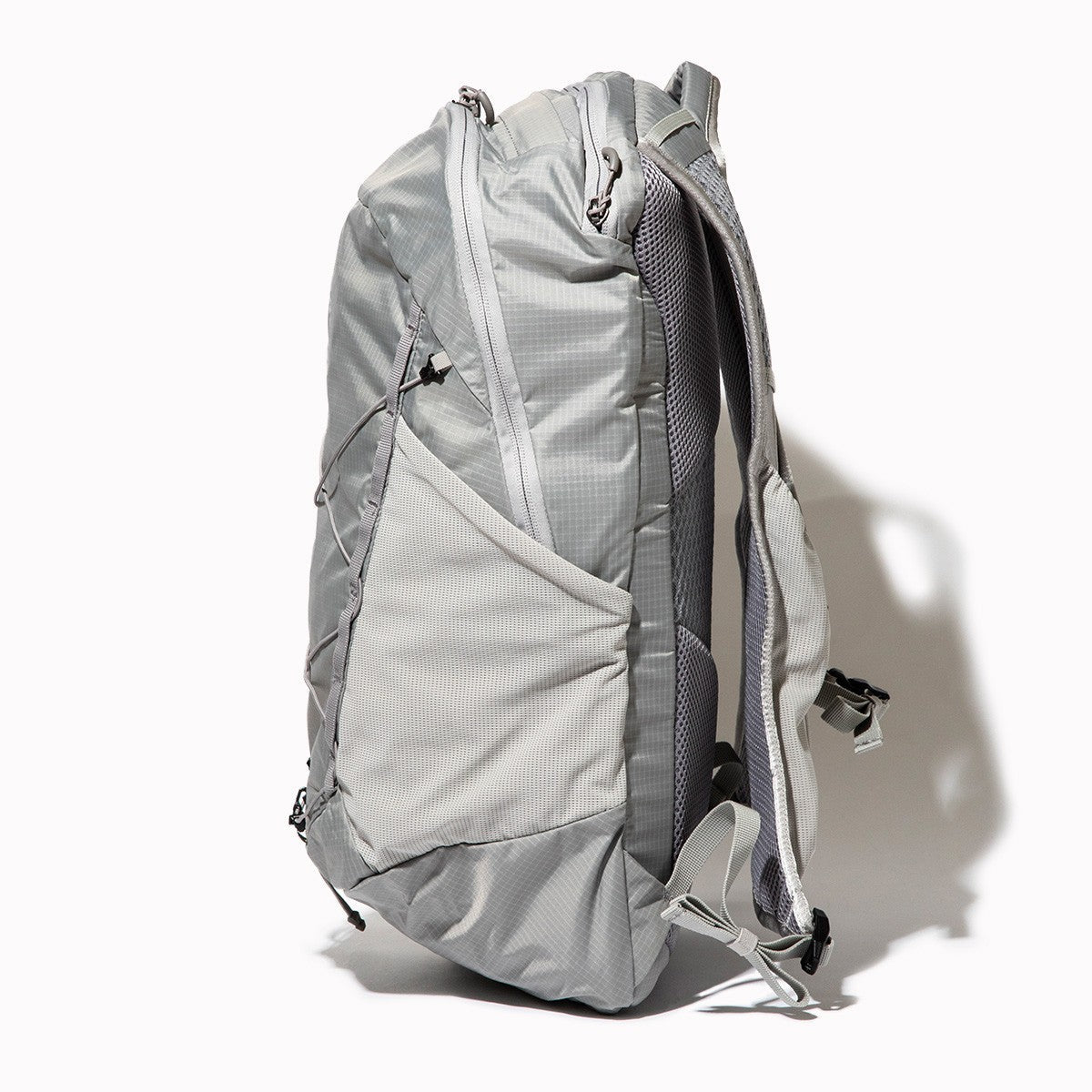 SALOMON XT 25 サロモン XT 25 LC2857【メンズ 収納 通気性 速乾性 軽量 パッド入りショルダーストラップ 26SS】