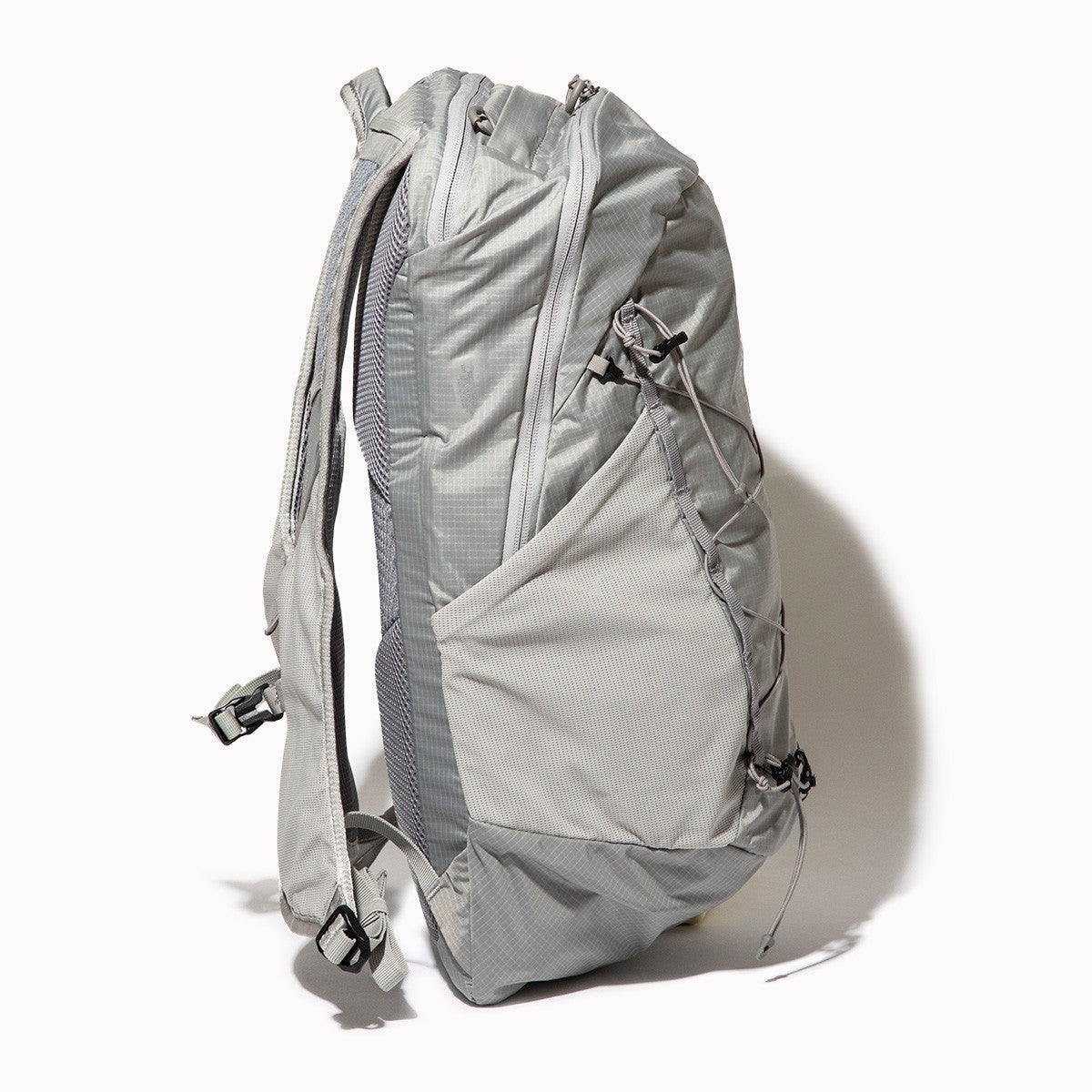 SALOMON XT 25 サロモン XT 25 LC2857【メンズ 収納 通気性 速乾性 軽量 パッド入りショルダーストラップ 26SS】