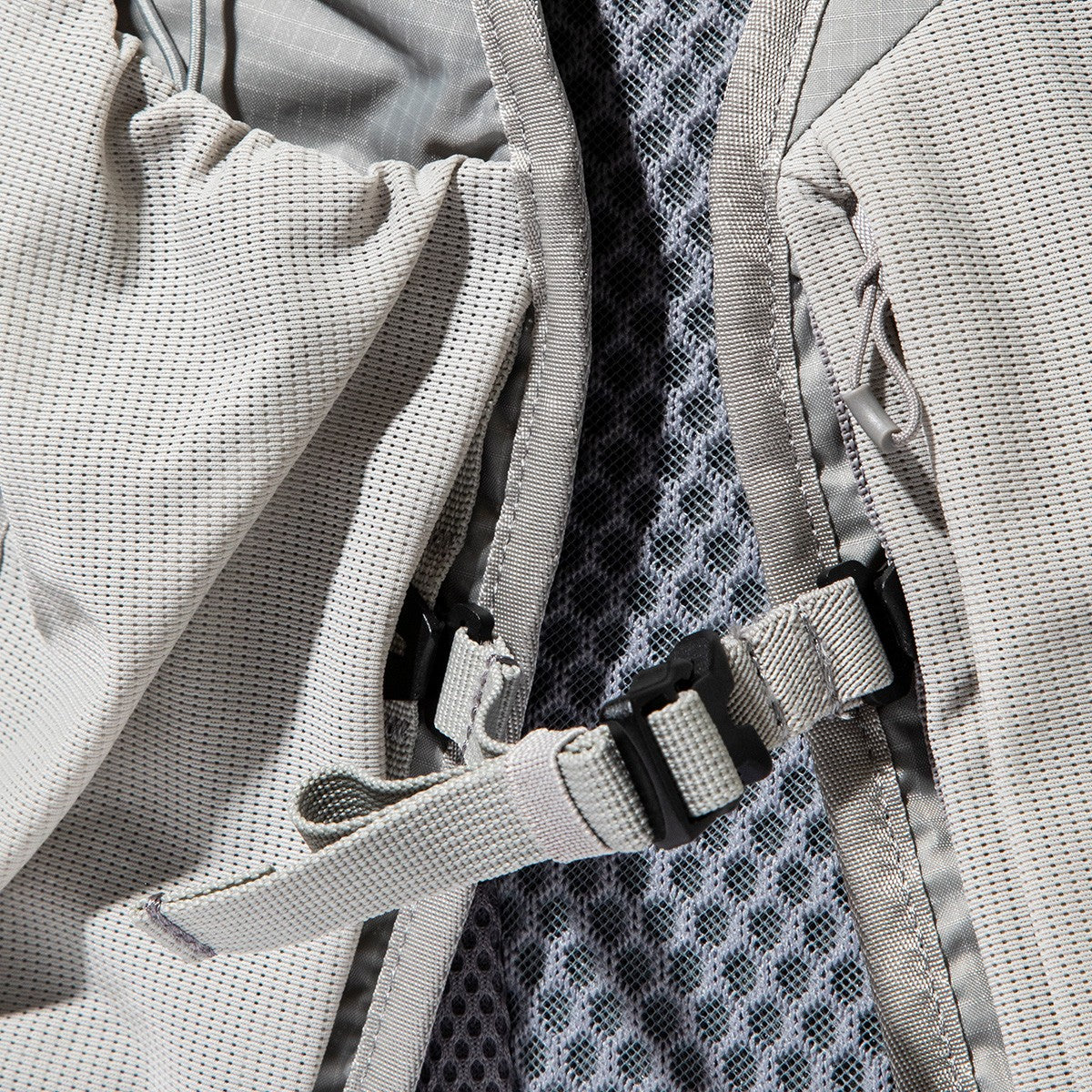 SALOMON XT 25 サロモン XT 25 LC2857【メンズ 収納 通気性 速乾性 軽量 パッド入りショルダーストラップ 26SS】