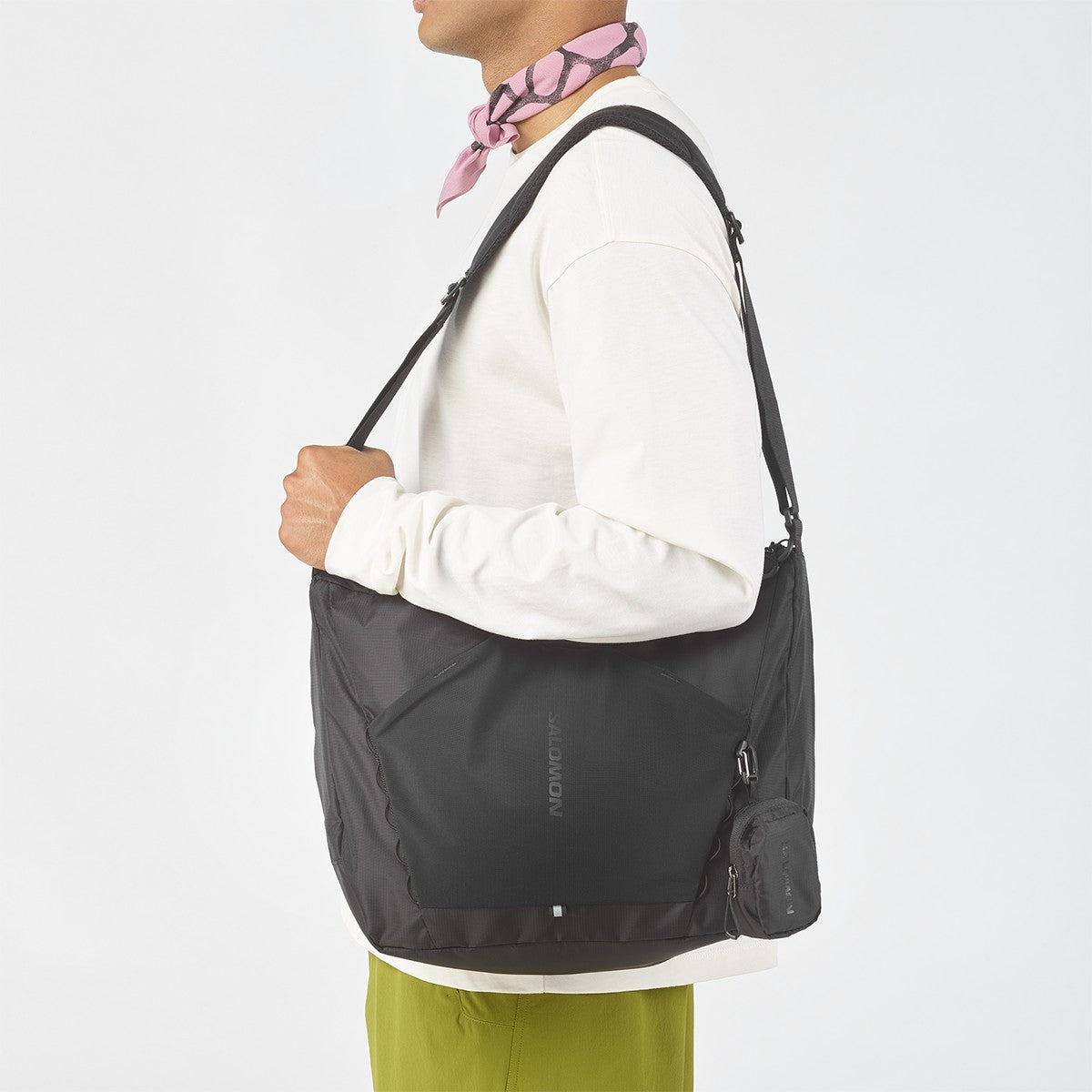 SALOMON ACS SHOULDER BAG サロモン ACSショルダーバッグ LC2867600【メンズ ショルダーバッグ 軽量バッグ ノートパソコン収納 防水バッグ 26SS】