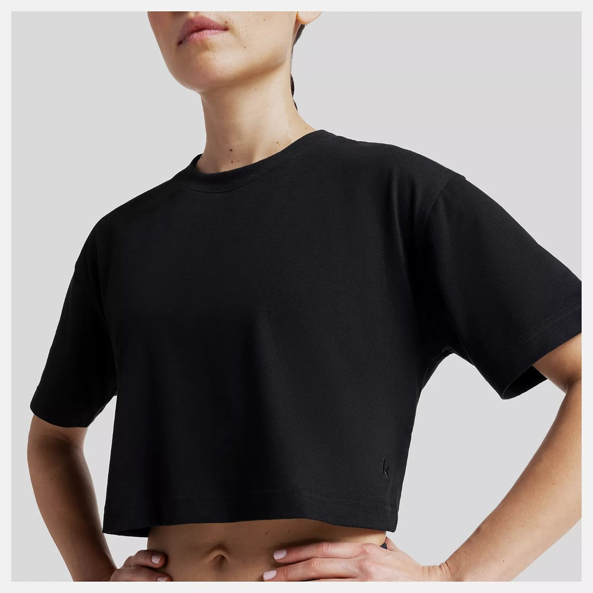 New Balance Klutch X NB Cropped Versatile T-Shirt ニューバランス Klutch X NBクロップドバーサタイルTシャツ WT61W8X【レディース コットンジャージー素材 クロップド丈 26SS】
