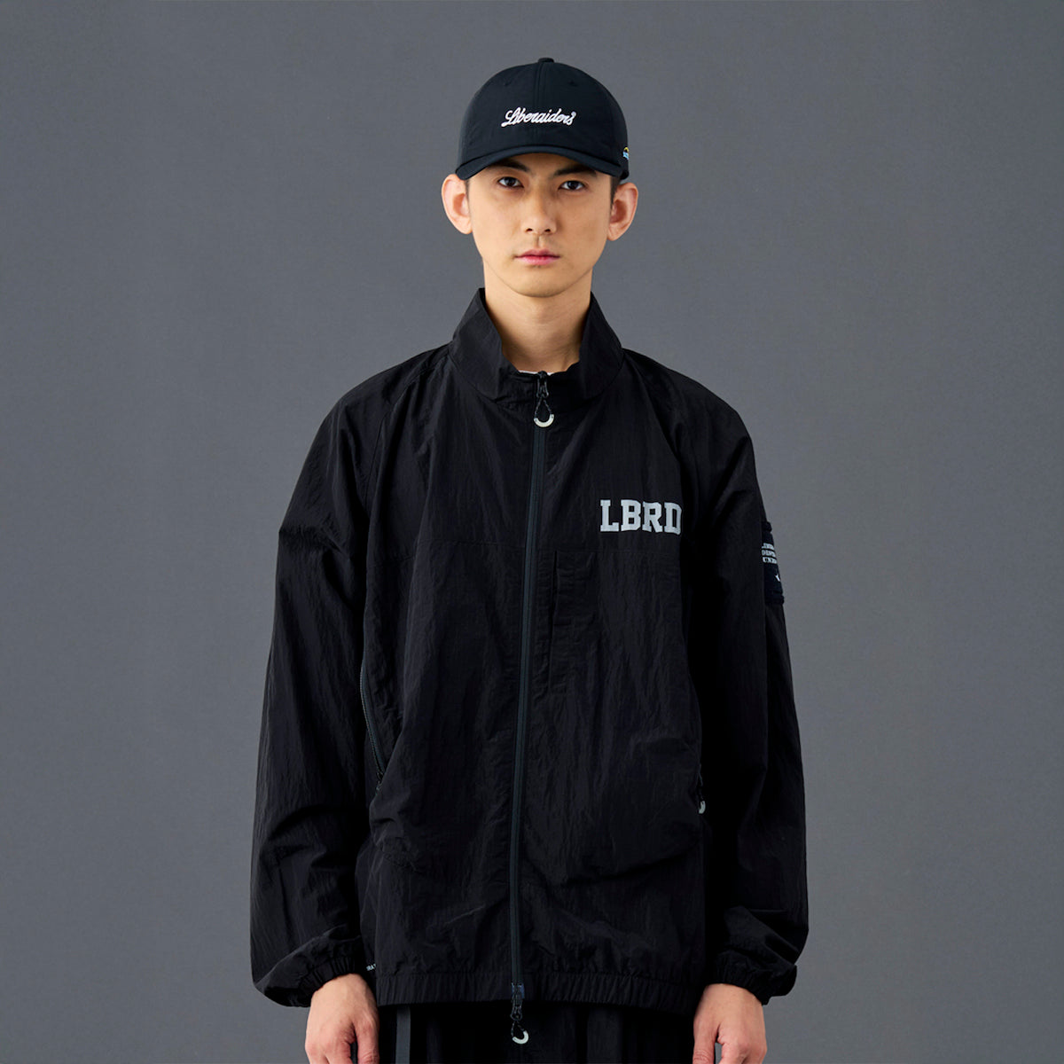 Liberaiders NYLON TRACK JACKET  リベレイダース ナイロントラックジャケット 730022601【メンズ ナイロンジャケット 撥水ジャケット 軽量アウター ジップアップジャケット 26SS】