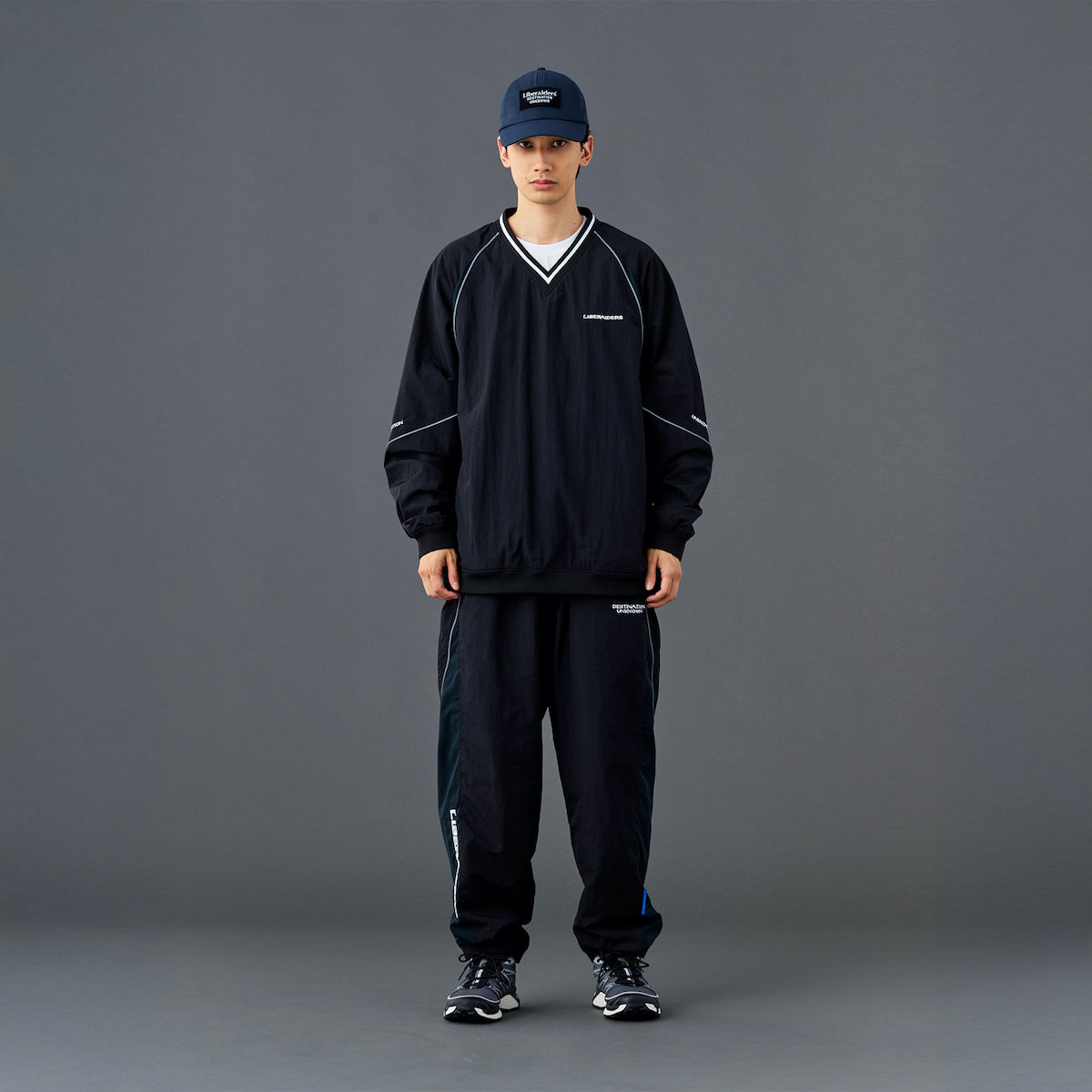 Liberaiders LR NYLON PULLOVER リベレイダース LR ナイロンプルオーバー 735012601【メンズ ナイロンプルオーバー Vネックトップス 軽量アウター 通気性ウェア メッシュ裏地 26SS】