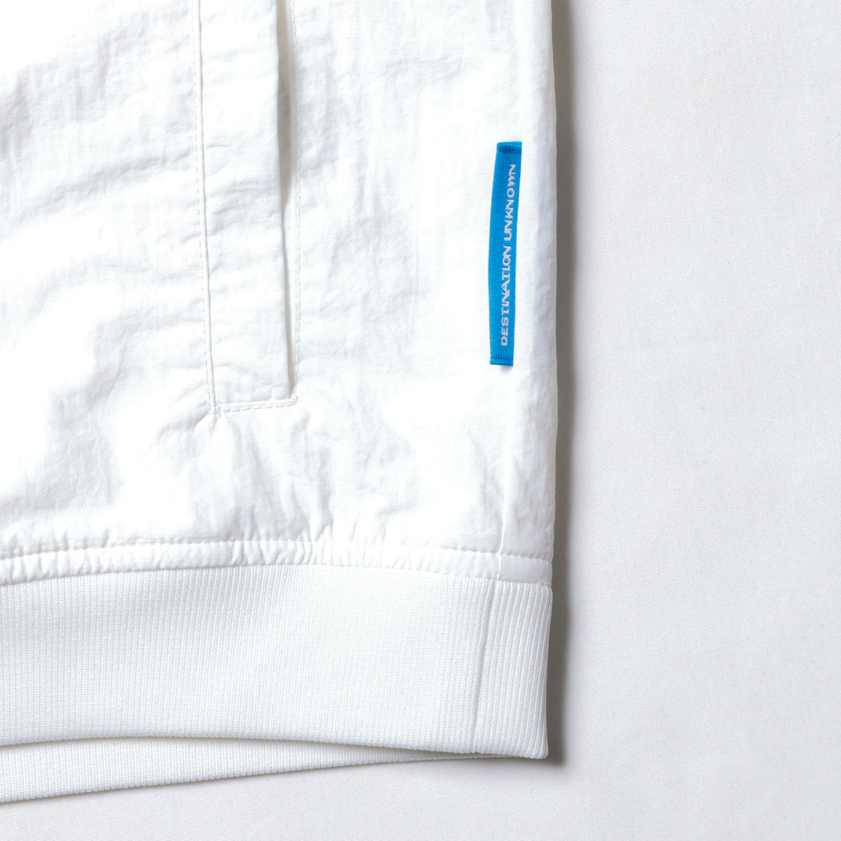 Liberaiders LR NYLON PULLOVER リベレイダース LR ナイロンプルオーバー 735012601【メンズ ナイロンプルオーバー Vネックトップス 軽量アウター 通気性ウェア メッシュ裏地 26SS】