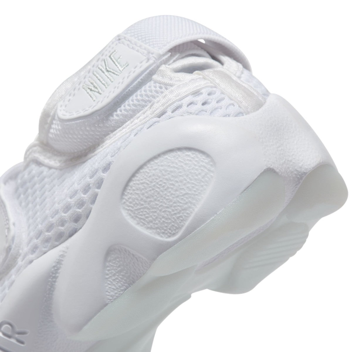 NIKE Air Rift Breeze ナイキ エア リフト ブリーズ 848386-100【レディース スニーカー サンダル メッシュ 軽量 通気性 26FW】