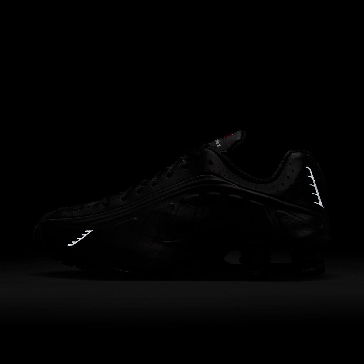 NIKE Shox R4 ナイキ ショックス R4 HQ1988-001【メンズ クッショニング 耐久性 トラクション 通気性 26SS】