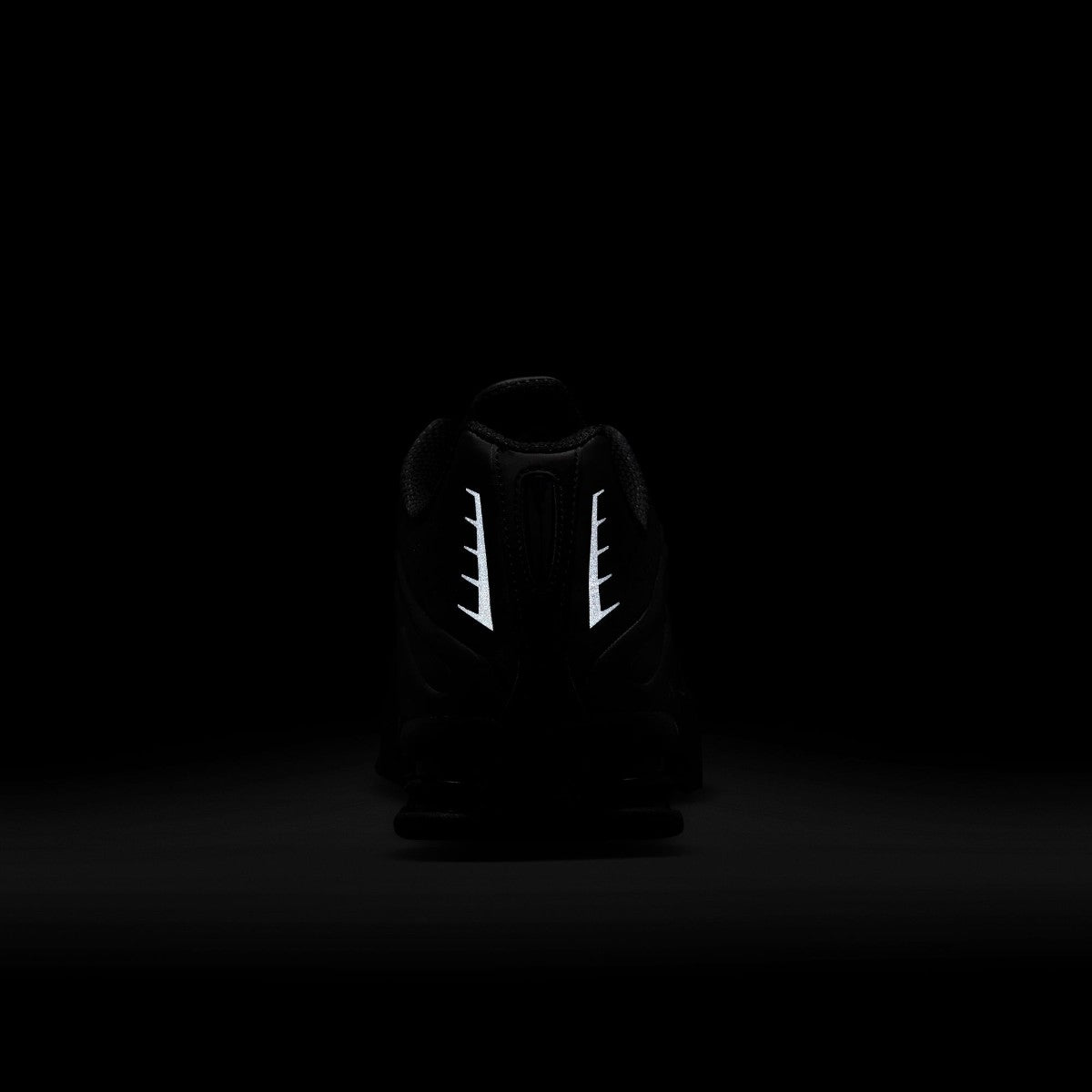 NIKE Shox R4 ナイキ ショックス R4 HQ1988-001【メンズ クッショニング 耐久性 トラクション 通気性 26SS】