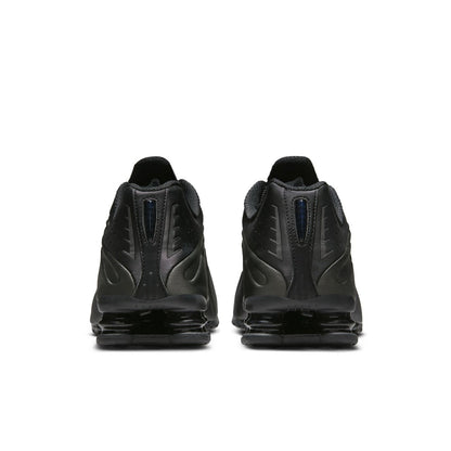 NIKE Shox R4 ナイキ ショックス R4 HQ1988-001【メンズ クッショニング 耐久性 トラクション 通気性 26SS】