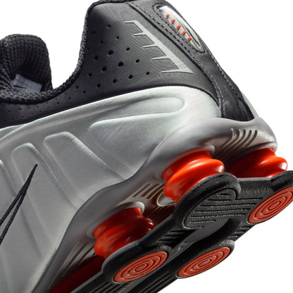 NIKE Shox R4 ナイキ ショックス R4 HQ1988-002【メンズ クッショニング 耐久性 トラクション 通気性 26SS】