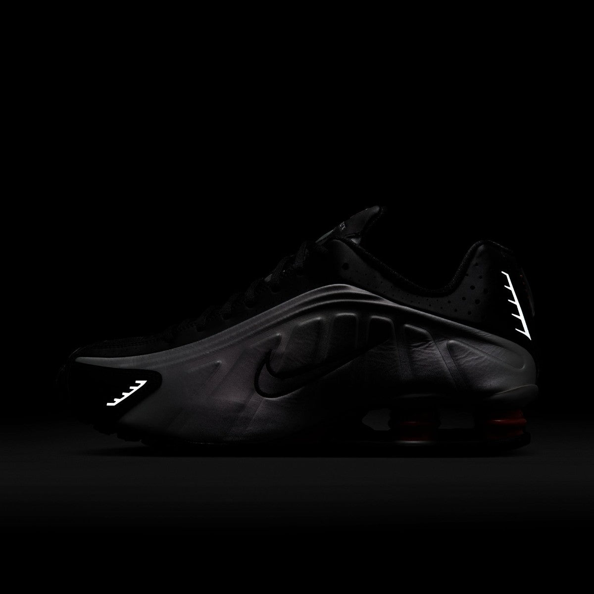 NIKE Shox R4 ナイキ ショックス R4 HQ1988-002【メンズ クッショニング 耐久性 トラクション 通気性 26SS】