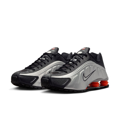 NIKE Shox R4 ナイキ ショックス R4 HQ1988-002【メンズ クッショニング 耐久性 トラクション 通気性 26SS】
