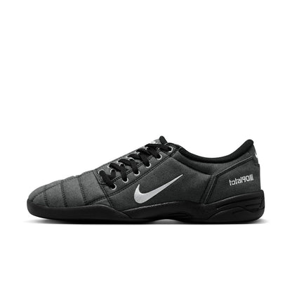 NIKE Total 90 Premium ナイキ トータル 90 PRM IH3585-001【メンズ キャンバスアッパー 非対称デザイン フラットソール グリップ性能 26SS】