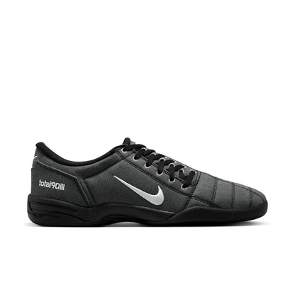 NIKE Total 90 Premium ナイキ トータル 90 PRM IH3585-001【メンズ キャンバスアッパー 非対称デザイン フラットソール グリップ性能 26SS】
