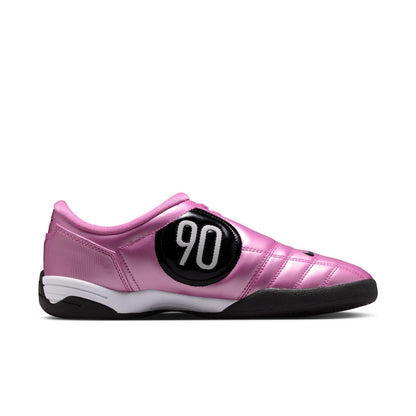 NIKE Total 90 ナイキ トータル 90 IM7595-500【レディース キルティング加工 ストリート仕様 グリップ性 耐久性 26SS】