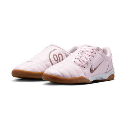 NIKE Total 90 ナイキ ウィメンズ トータル90 IO2387-602【レディース サッカースタイル Y2K 復刻モデル キルティングアッパー フラットソール 26SS】