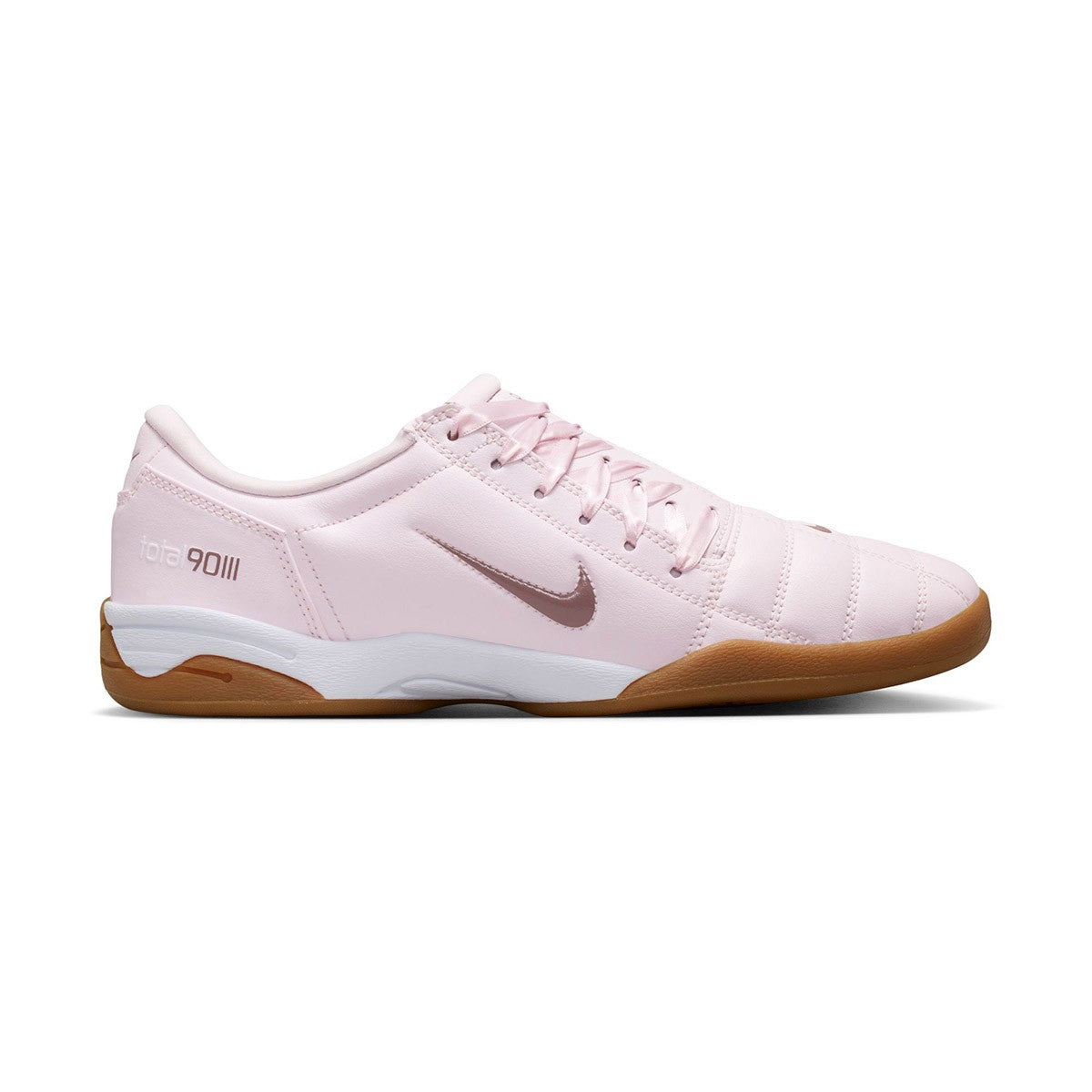 NIKE Total 90 ナイキ ウィメンズ トータル90 IO2387-602【レディース サッカースタイル Y2K 復刻モデル キルティングアッパー フラットソール 26SS】