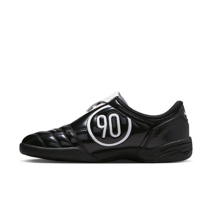 NIKE Total 90 SE ナイキ ウィメンズ T90 SE IO2389-001【レディース サッカースタイル ストリートスニーカー レトロデザイン クッション性 グリップ力 26SS】