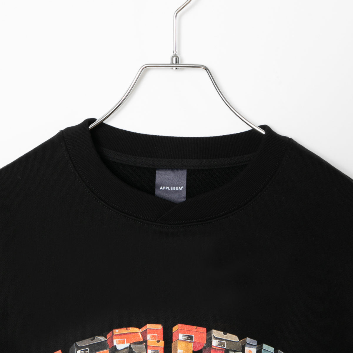 APPLEBUM “K.B.A.S.” Logo Crew Sweat アップルバム “K.B.A.S.” ロゴ クルー スウェット 2610403【メンズ ストリート スウェットトレーナー 裏パイル 綿100％ 26SS】