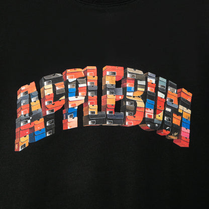 APPLEBUM “K.B.A.S.” Logo Crew Sweat アップルバム “K.B.A.S.” ロゴ クルー スウェット 2610403【メンズ ストリート スウェットトレーナー 裏パイル 綿100％ 26SS】