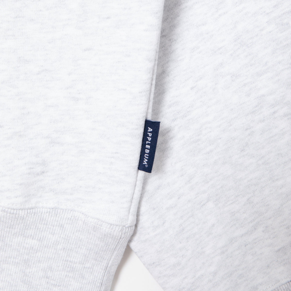 APPLEBUM “K.B.A.S.” Logo Crew Sweat アップルバム “K.B.A.S.” ロゴ クルー スウェット 2610403【メンズ ストリート スウェットトレーナー 裏パイル 綿100％ 26SS】