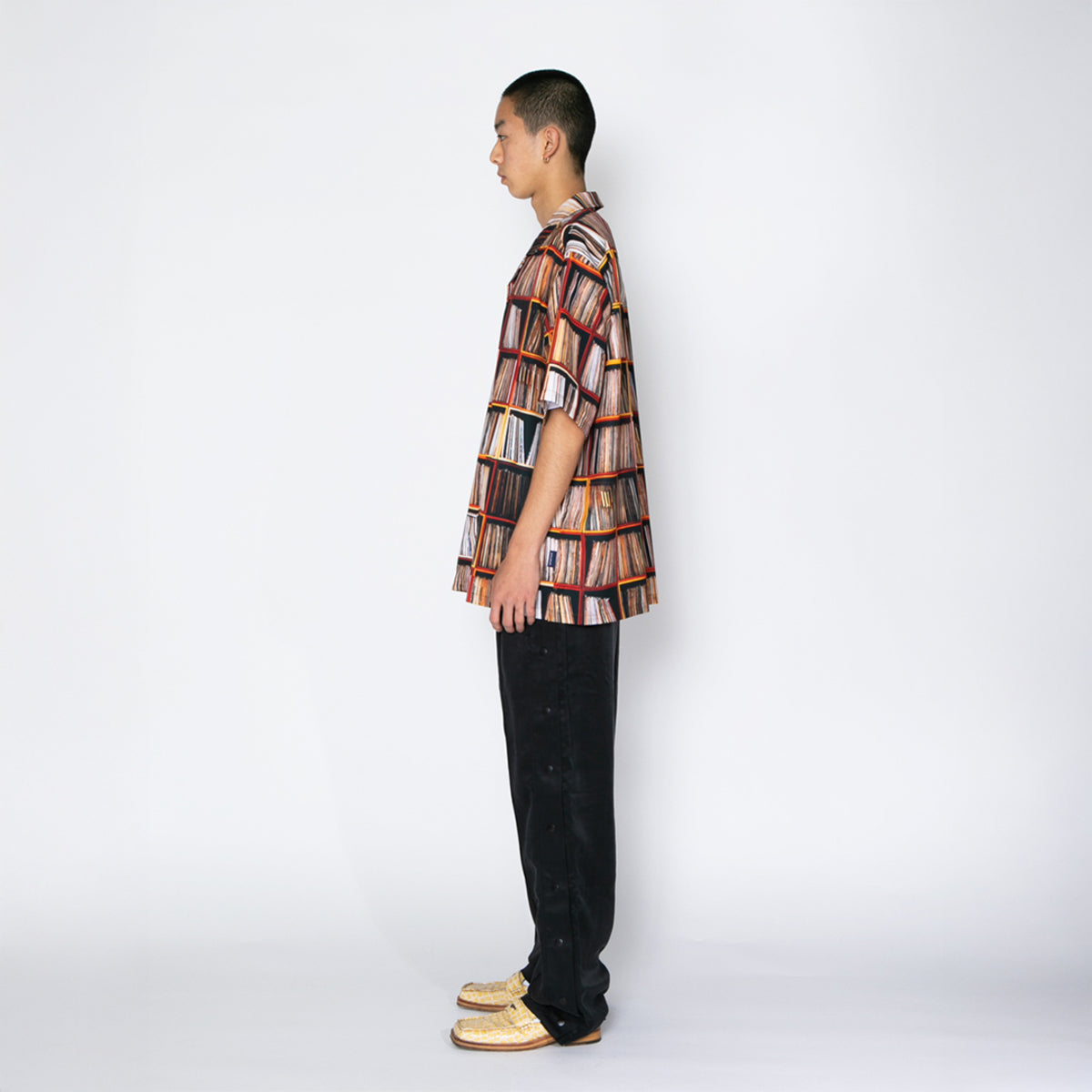APPLEBUM “Vinyl Shelf” Aloha Shirt アップルバム “ヴァイナル シェルフ” アロハシャツ 2610209【メンズ 開襟シャツ ポリエステル素材 26SS】