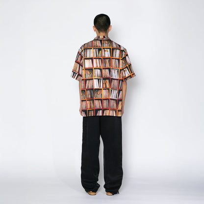 APPLEBUM “Vinyl Shelf” Aloha Shirt アップルバム “ヴァイナル シェルフ” アロハシャツ 2610209【メンズ 開襟シャツ ポリエステル素材 26SS】