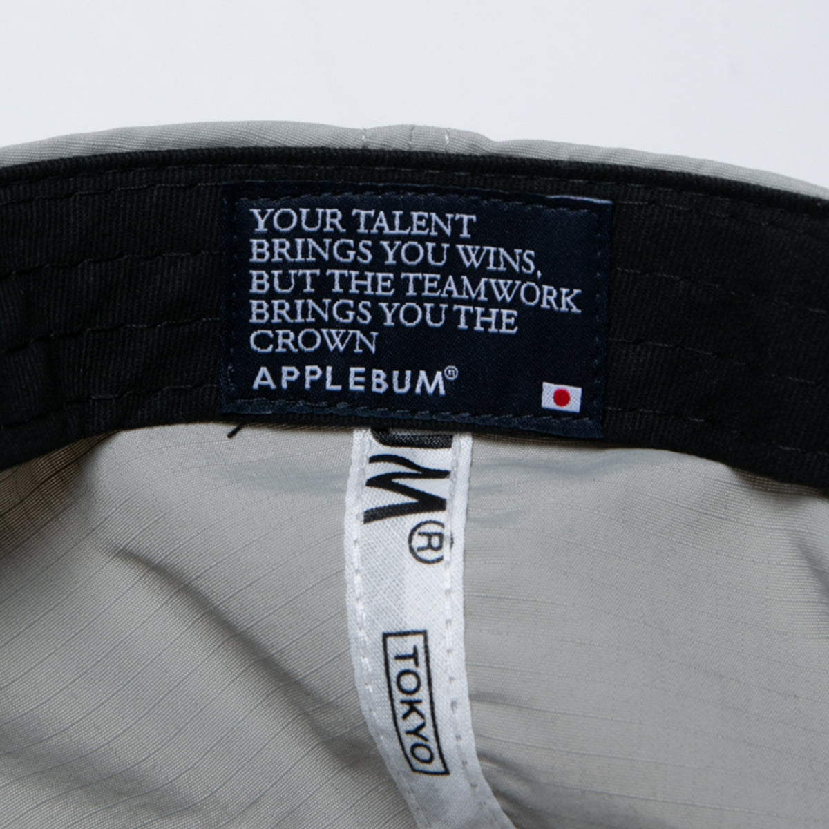 APPLEBUM “Sports Logo” Activate Cap アップルバム スポーツロゴ アクティベート キャップ 2610904【メンズ ナイロンキャップ 軽量素材 6パネルキャップ スポーティースタイル 26SS】