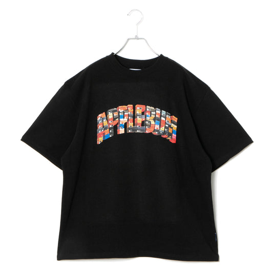 APPLEBUM “K.B.A.S.” Logo T-shirt アップルバム “K.B.A.S.” ロゴTシャツ 2611102【メンズ 半袖 コットン素材 26SS】