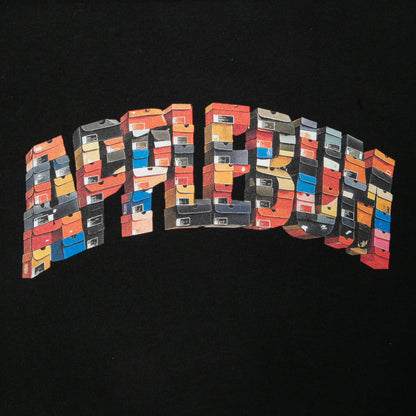 APPLEBUM “K.B.A.S.” Logo T-shirt アップルバム “K.B.A.S.” ロゴTシャツ 2611102【メンズ 半袖 コットン素材 26SS】