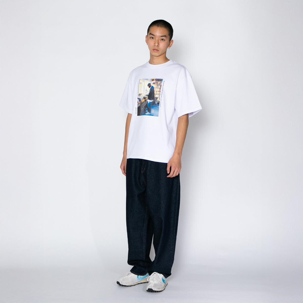 APPLEBUM “Digger” T-Shirt アップルバム “ディガー” Tシャツ 2611106【メンズ グラフィックTシャツ 音楽カルチャー ストリート ヴィンテージライク 26SS】