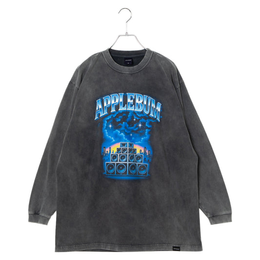 APPLEBUM “Sound System” Vintage L/S T-shirt アップルバム “サウンド システム” ヴィンテージ ロングスリーブ Tシャツ 2611126【メンズ ピグメント染め グラフィック 天竺生地 綿100％ 26SS】