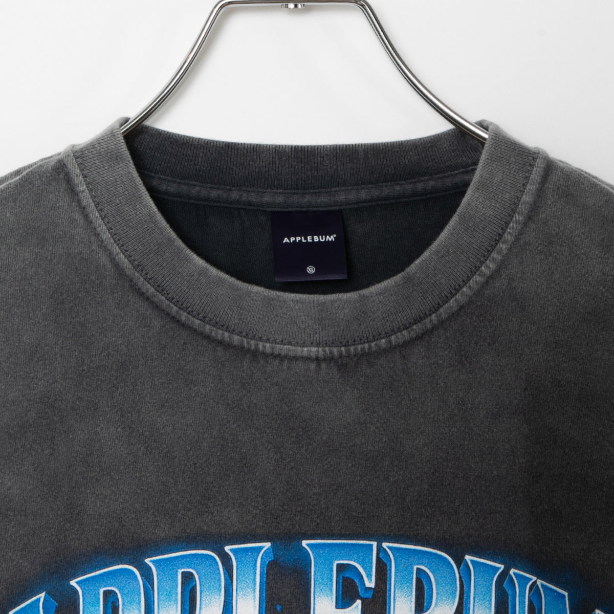 APPLEBUM “Sound System” Vintage L/S T-shirt アップルバム “サウンド システム” ヴィンテージ ロングスリーブ Tシャツ 2611126【メンズ ピグメント染め グラフィック 天竺生地 綿100％ 26SS】
