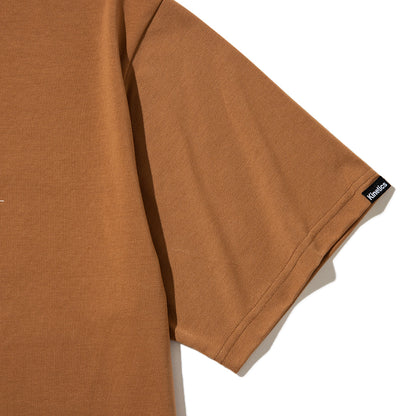UMAMI SPICE COMPANY SP CORPORATE TECH SS T-SHIRT for Kinetics ウマミスパイスカンパニー SP コーポレートテック SS Tシャツ for Kinetics USCKSP05【メンズ 日本製 半袖 吸水速乾性 防シワ性 26SS】