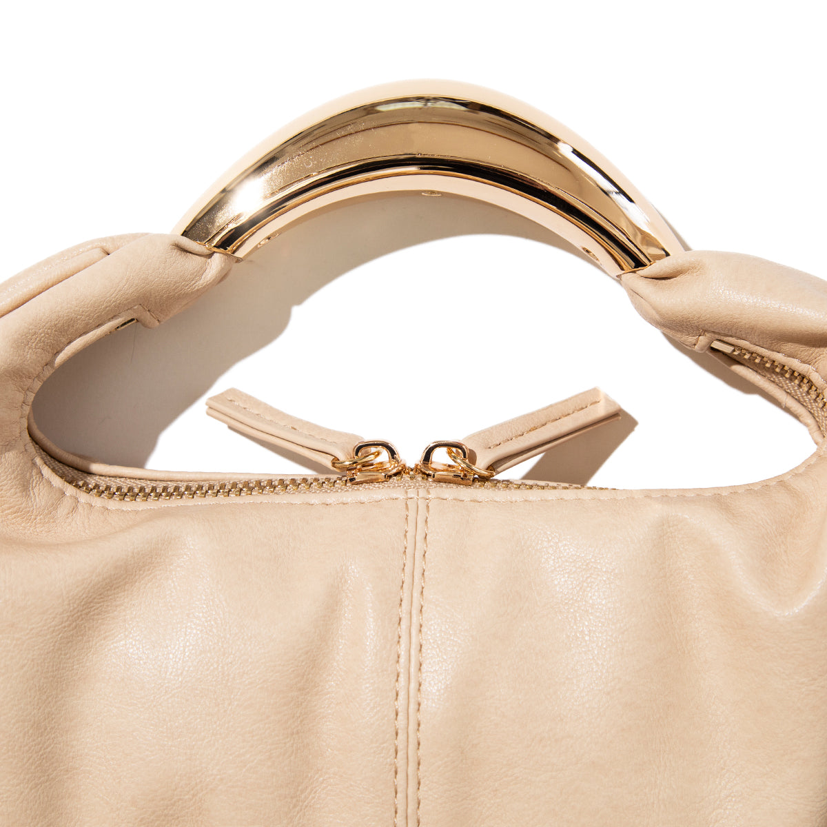LE VERNIS Sculpture triangle bag S ル・ベルニ スカルプチャー トライアングル バッグ S 252-210506【レディース 内側ポケット ジッパー仕様 26SS】