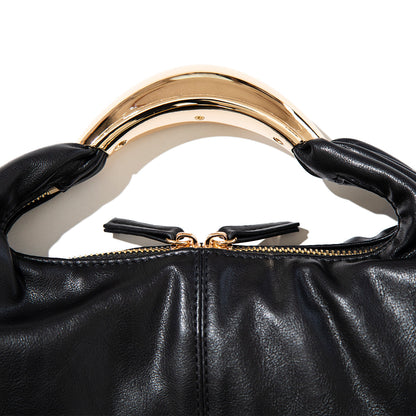 LE VERNIS Sculpture triangle bag S ル・ベルニ スカルプチャー トライアングル バッグ S 252-210506【レディース 内側ポケット ジッパー仕様 26SS】