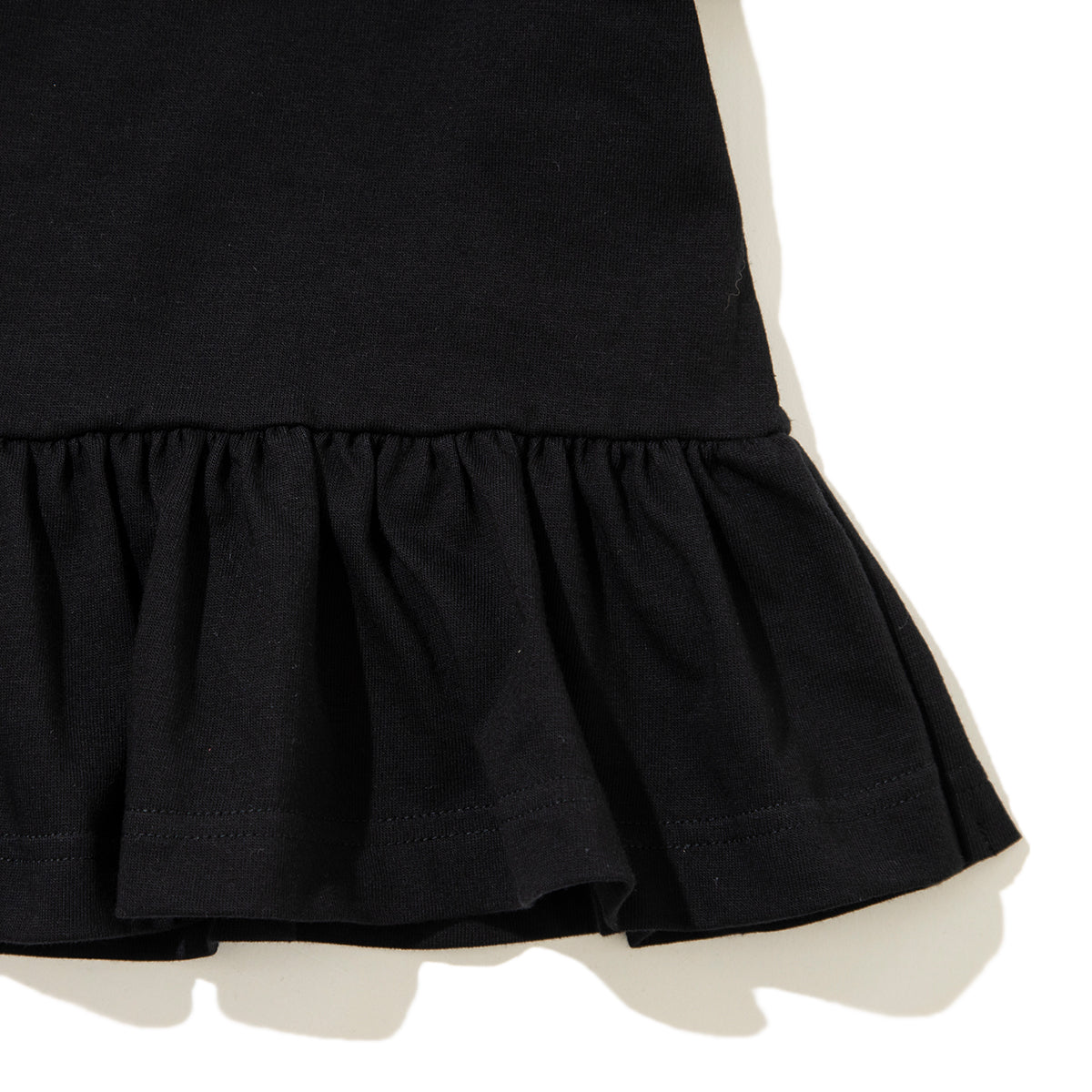 YuumiARIA EMBROIDERY FRILL T-SHIRT ユウミアリア エンブロイダリー フリル Tシャツ 261-AC026【レディース 刺繍Tシャツ バックデザイン 半袖Tシャツ デザインTシャツ 26SS】