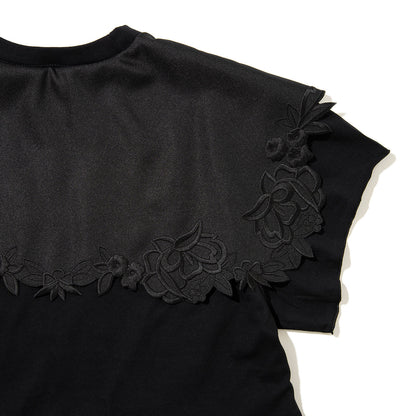 YuumiARIA EMBROIDERY FRILL T-SHIRT ユウミアリア エンブロイダリー フリル Tシャツ 261-AC026【レディース 刺繍Tシャツ バックデザイン 半袖Tシャツ デザインTシャツ 26SS】